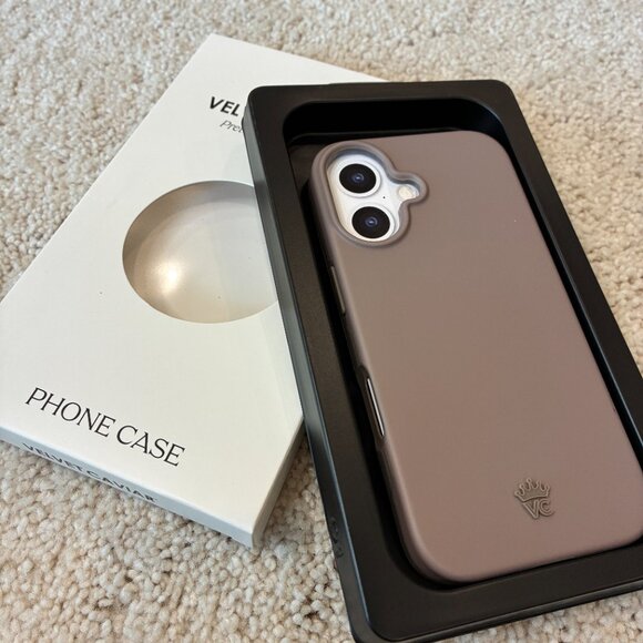 NEW Velvet Caviar Cashmere Taupe iPhone16 Case Holder - Picture 3 of 6